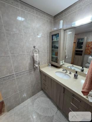 Prédio de Alvenaria Residencial e Comercial