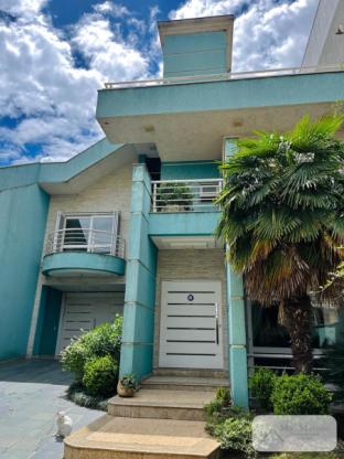 Linda casa na Rua Machado Lopes